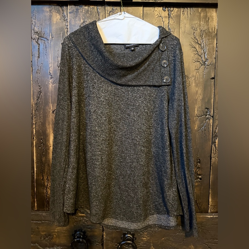 Fortune and Ivey Women’s Top
Size XL